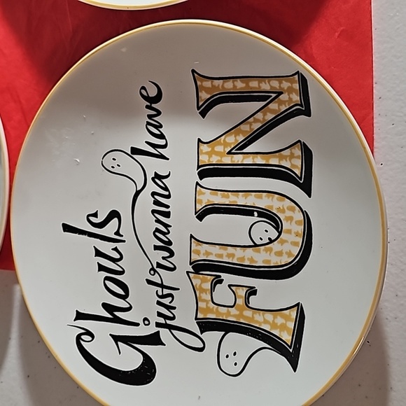 222 Fifth Ghouls just wanna have fun 4 Halloween Party plates VGUC - Picture 5 of 12